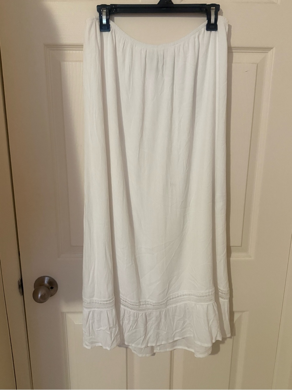Pull&Bear White Maxi Skirt with Ruffle Hem